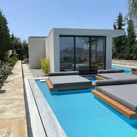 Polyxeni Villa